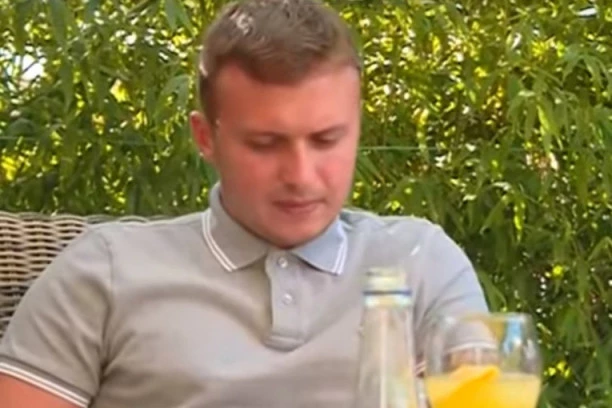 (VIDEO) Karić na stubu srama: Digao mu se na Brendona!