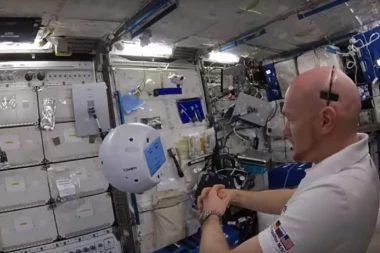 (VIDEO) Robot kosmonaut se vratio na zemlju sa svog prvog putovanja