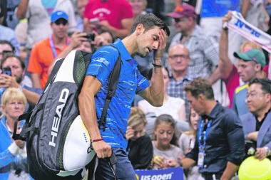 NOLE: UBI ME RAME, MORAO SAM DA PREDAM!