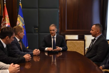 Stefanović nagradio policajce koji su sprečili šverc 800 kila kokaina na Atlantiku