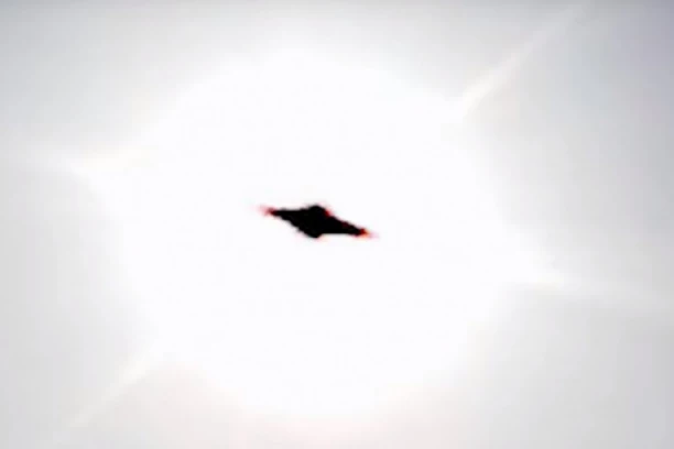 Šokantni izveštaji Pentagona o susretu sa NLO: Leteći tanjiri su veličine kofera