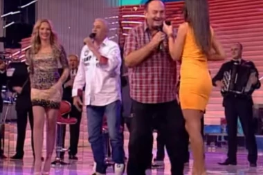 Nije joj bilo spasa: Žena poznatog pevača nađena obešena u parku!