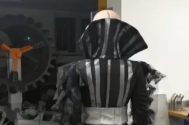 (VIDEO) Izgleda opasno: Ovo je robot Leposava koji ulazi u Zadrugu 3!