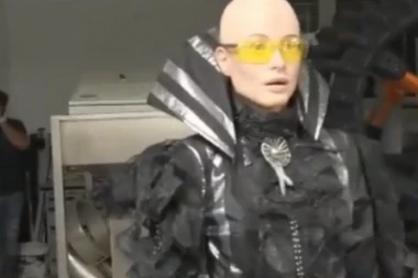 (VIDEO) O Leposavi bruji cela Srbija: Pogledajte kako PRIČA i kako se KREĆE ROBOT "Zadruge 3"!