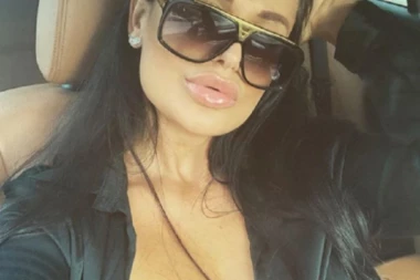 (FOTO) INDI ARADINOVIĆ POKAZALA STARIJEG DEČKA KOGA JE UPOZNALA NA MAJORCI: Izgleda kao turski glumac, javnost oduševljena!