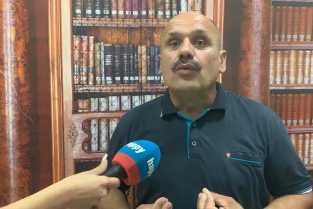 Može deda da joj bude: Zgranućete se kada saznate sa kojom učesnicom rijalitija je spavao Zmaj od Šipova!