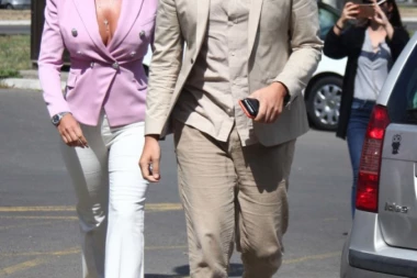 Sramotno: Pogledajte kako je besna Jelena Karleuša iz čista mira gurnula čoveka!