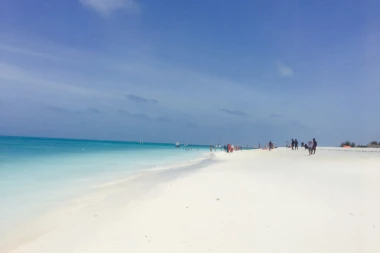 Sunčanje na distanci: Italija planira da određene restriktivne mere primeni i na plažama!