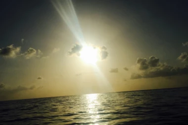 Vetar je odvukao daleko na pučinu! Plutala morem dva dana, a preživela samo zbog ovoga