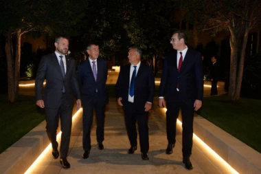 (FOTO) Vučić u zvaničnoj poseti Mađarskoj: Orban priredio svečanu večeru srpskom predsedniku