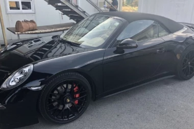 Ko je sin biznismena koji je palio automobile na Dedinju! Mladić (19) dospeo u žižu javnosti zbog BIZARNE NESREĆE SA "PORŠEOM"!