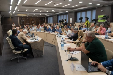 OBEĆAVAJUĆE: Povećanje minimalca bar za deset odsto