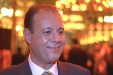 Otkrivamo ko pomaže Šiptarima u Americi: Ovo je glavni šiptarski lobista, sa prijateljem Engelom bori se za "veliku Albaniju"!