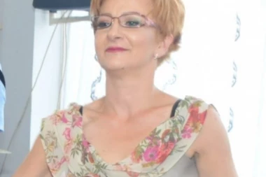 (FOTO) "ON MENI PARE UZETI NEĆE"! Ona se suprotstavila bahatom razbojniku: Upoznajte Suzanu iz Kragujevca koju je napao maskirani pljačkaš