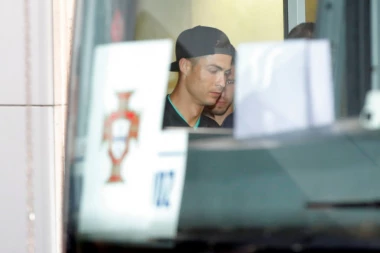 (FOTO) Provokacija Portugalaca pri dolasku u Beograd!