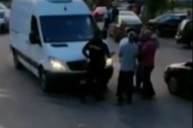 Suspendovan policajac koji je divljao u Tutinu: Nasrnuo na devojku, pa nokautirao kolegu!