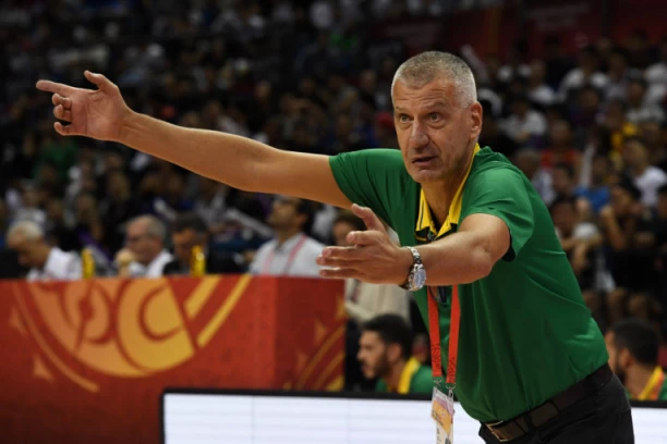 NASTAVLJA SE SEČA SELEKTORA: Posle Kokoškova i Aco Petrović doživeo istu sudbinu!