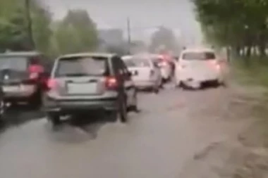 (VIDEO) KIŠA BLOKIRALA SARAJEVO: Poplavljene ulice, na više mesta došlo do saobraćajki