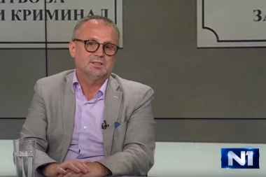 (VIDEO) Šuruje sa krimosima, pa se pere na N1