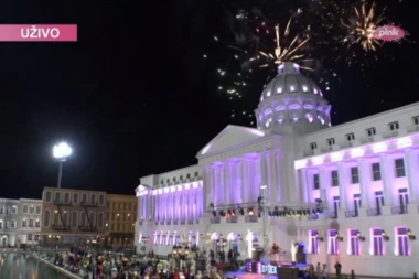 Kao karneval u Riju! Spektakularan vatromet, Mitrović za bubnjevima i brazilske igračice otvorile šou!