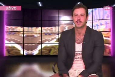 (FOTO) POKAZAO LJUBAV: Filip urezao Ivu na telu, a evo kako je ona reagovala!