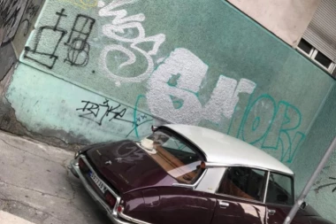 Luksuznim oldtajmerom udario ženu! Evo koliko košta Živkovićeva "ajkula" sa kojom se bahati po prestonici