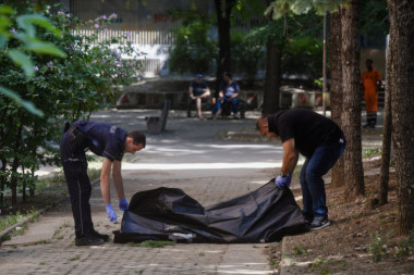 UŽAS U BEOGRADU! U stanu u Makenzijevoj pronađeno telo studenta (21)
