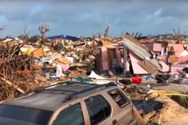 (VIDEO) "Dorian" stigao u Kanadu i napravio totalni kolaps, tutnji brzinom od 150 km/h