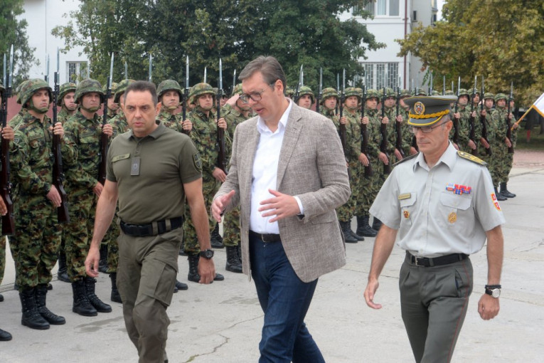 Vučić: Srbija će imati vojsku jaču od mnogih zemalja u okruženju