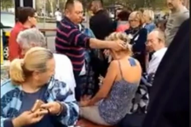 (VIDEO) Alternativna medicina na ulicama Beograda, Kinez leči neobičnim pokretima