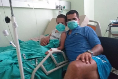 IZ USTA MU JE IZLAZILA BELA PENA: Ispovest roditelja malih heroja koji su spasili dečaka iz Srbije sigurne smrti