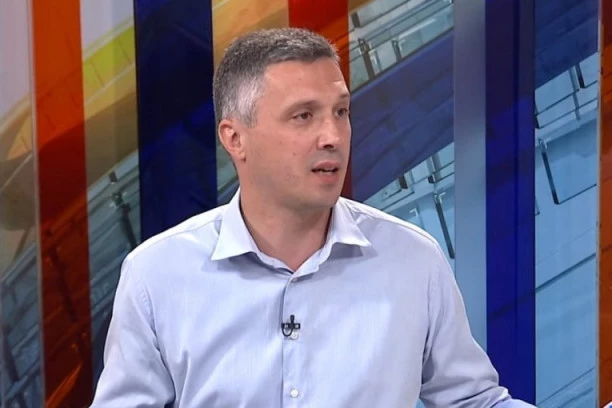 Boško na stranputici: Više veruje propalim Šiptarskim političiraima nego našim institucijama - brutalno optužuje Vučića za izdaju Kosova