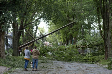 (FOTO) Porastao broj žrtava uragana Dorijan na 44!