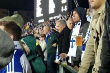 (FOTO) Predsednik Finske "u kopu" sa navijačima protiv Italije!