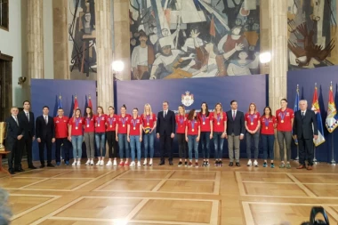 Vučić primio zlatne odbojkašice: Za zlato iz Tokija 50.000 evra jer ste vi ponos Srbije!