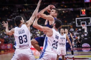 Brodolom Srbije, Argentina šuterskim transom do polufinala