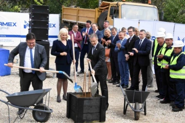 Stefanović u Sremskoj Mitrovici: Postavljen kamen temeljac, stiže 190 stanova za bezbednjake!