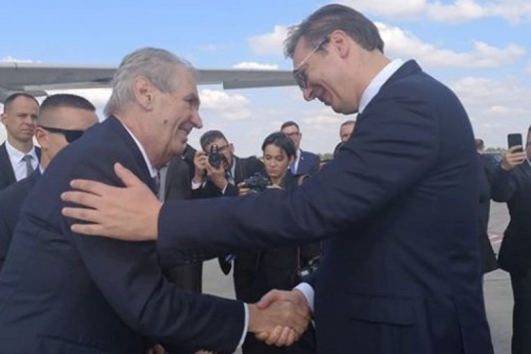 (FOTO) Vučić dočekao Zemana: Odnosi između Srbije i Češke su danas na najvišem nivou!