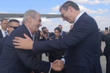 (FOTO) Vučić dočekao Zemana: Odnosi između Srbije i Češke su danas na najvišem nivou!