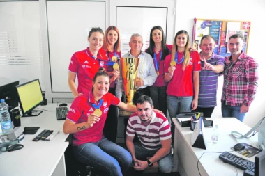 NAGRAĐENE ZLATNE GRACIJE: Odbojkašicama po 20.000 evra od države!