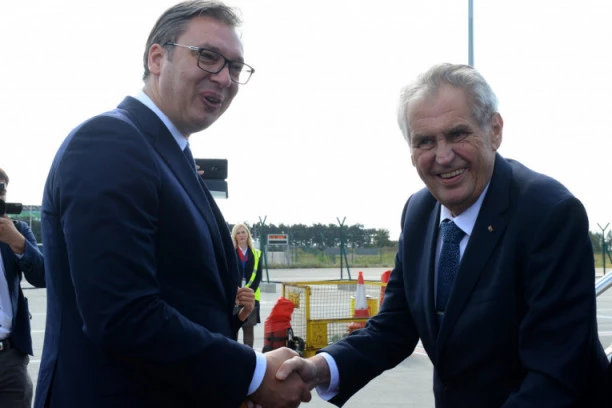 PRIJATELJSKI POTEZ PREDSEDNIKA VUČIĆA! Zemanu uputio pismo sa željama za oporavak: Izaći ćete kao pobednik iz ovog izazova!