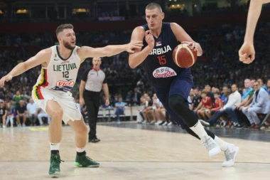 HEBA PUNIH OSAM GODINA UZ NAŠE KOŠARKAŠE - SNAGA S JUGA DAJE VETAR U LEĐA: Domaća voda uz srpske košarkaše