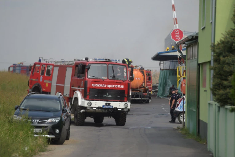 ŠUMSKI POŽAR KOD ČAJETINE: Vatrogasci u borbi sa vatrom, požar juri ka kućama!