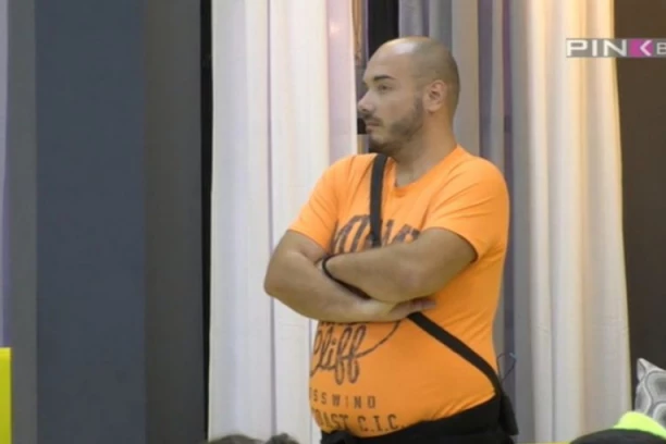 (VIDEO) Razotkriven! Mirko Gavrić uhvaćen da ulazi u hotel sa jednim muškarcem, ova zadrugarka ga zatekla na delu!