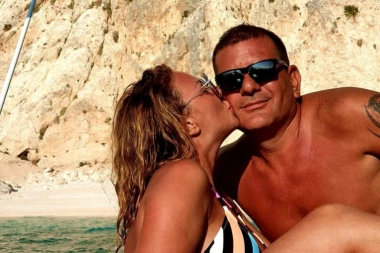 (FOTO) KOLEGINICE LJUBOMORNE NA NJENU SREĆU? Pevačica 3 puta OTKAZIVALA svadbu, a sada je konačno! Otkrila sve detalje!