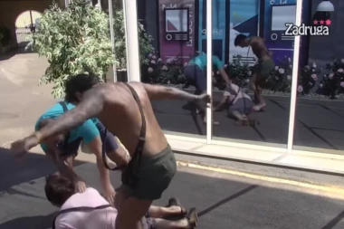 (VIDEO) DISKVALIFIKACIJA ZBOG NASILJA?! Istukli Zokija Šumadinca, gazili ga i šutirali!