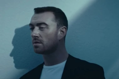 On je i muško i žensko: Pevač hteo da odstrani genitalije, a sada traži da ga oslovljavaju sa "oni"!