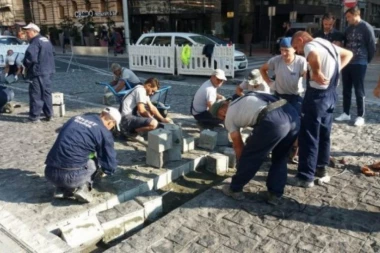 (FOTO) Počela popravka Trga republike