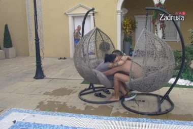 (VIDEO) Pao strastveni poljubac: Mina priznala da je odavno zaljubljena u Vladimira!