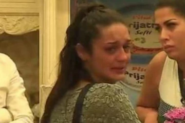 Ovo je najšokantnija učesnica Parova 8: Doživljava nervni slom, doziva majku i onda se bije!